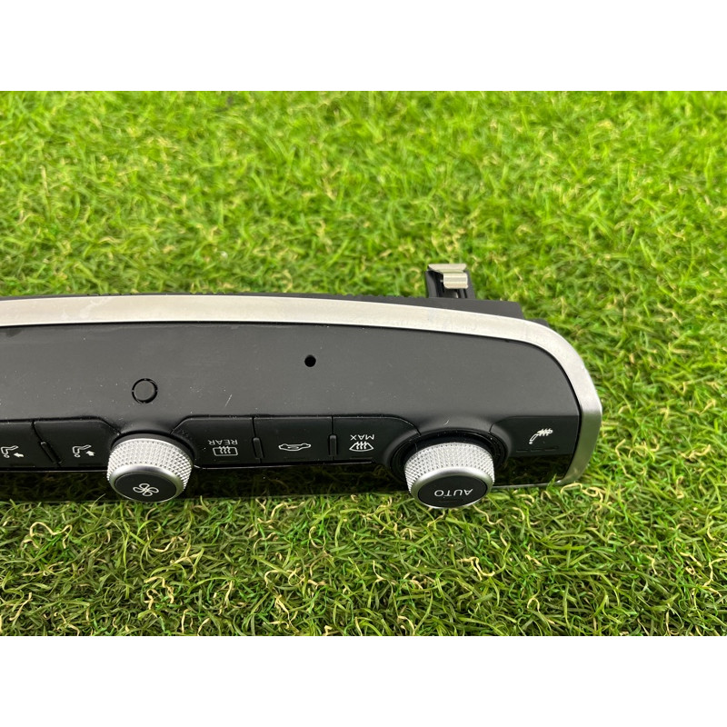 Блок управління клімат-контролем (електрика / блоки управління) AUDI A3 8V 2018 2.0 CZRA 8V0820043QIMJ