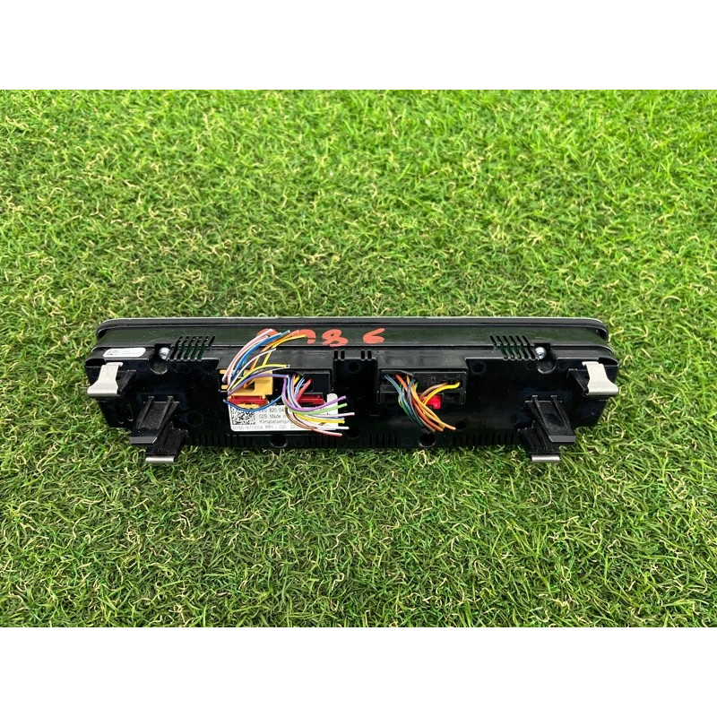 Блок управління клімат-контролем (електрика / блоки управління) AUDI A3 8V 2018 2.0 CZRA 8V0820043QIMJ