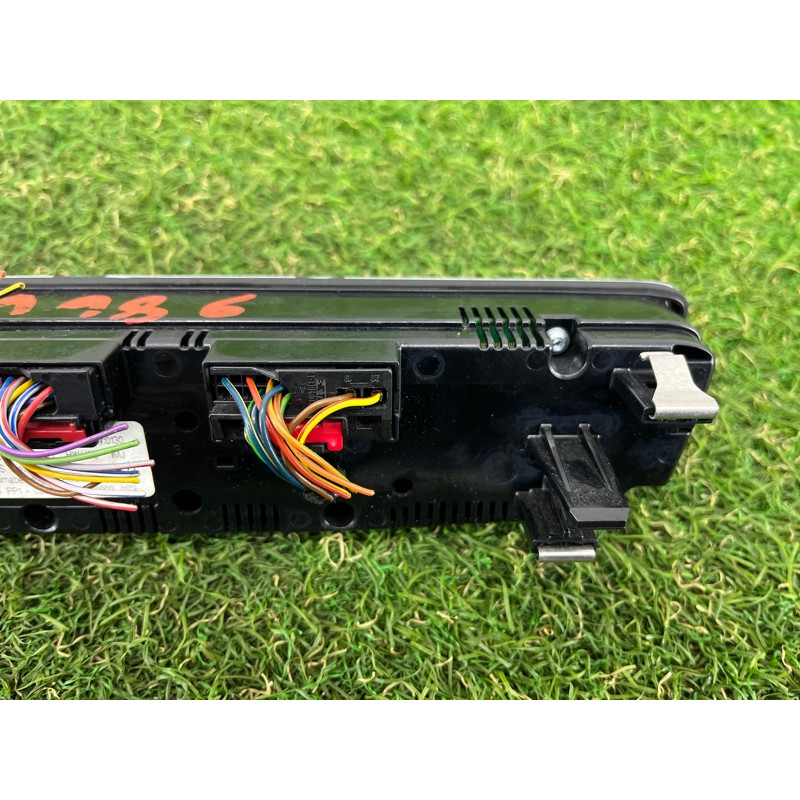 Блок управління клімат-контролем (електрика / блоки управління) AUDI A3 8V 2018 2.0 CZRA 8V0820043QIMJ