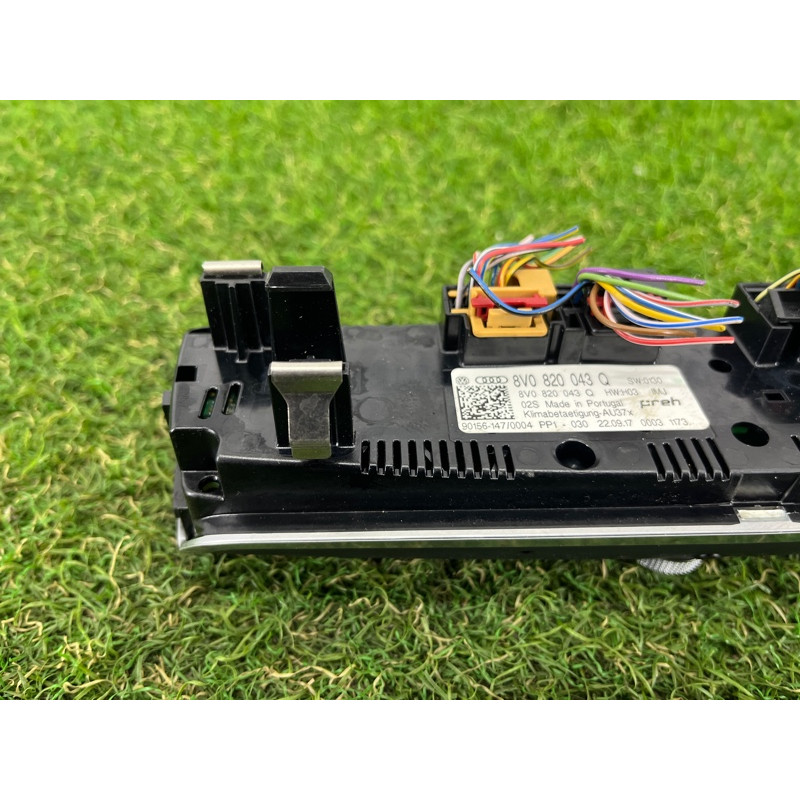 Блок управління клімат-контролем (електрика / блоки управління) AUDI A3 8V 2018 2.0 CZRA 8V0820043QIMJ