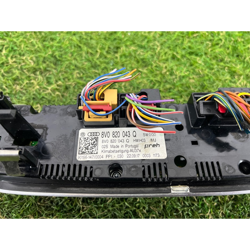 Блок управління клімат-контролем (електрика / блоки управління) AUDI A3 8V 2018 2.0 CZRA 8V0820043QIMJ