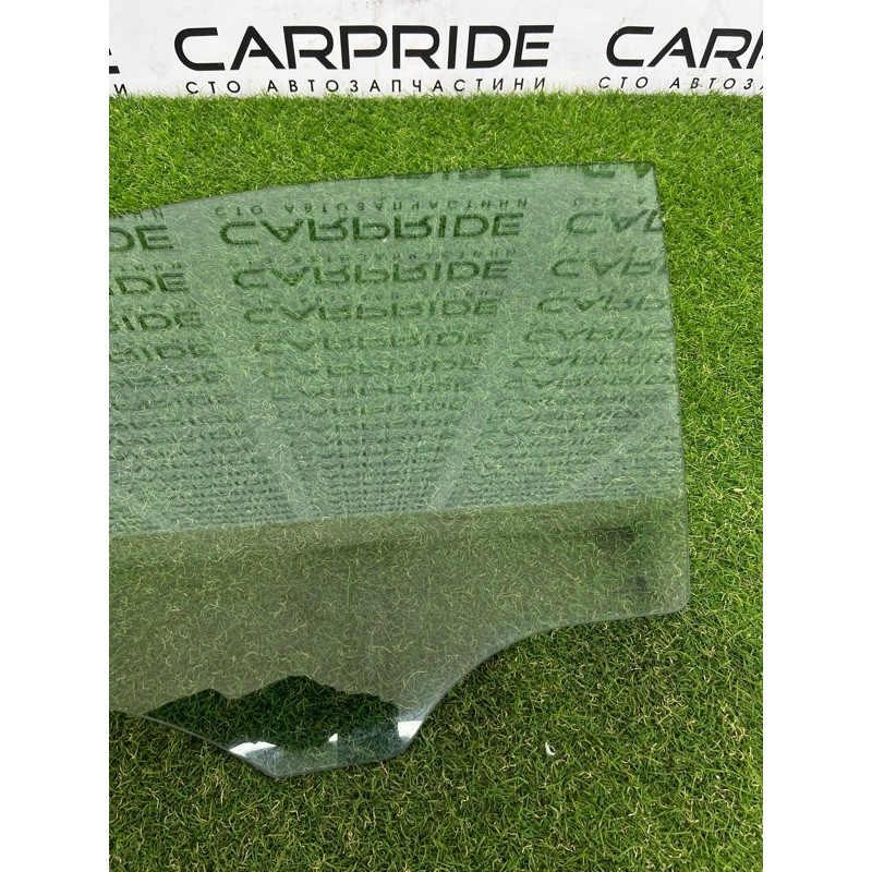 Скло (кузов і елементи) Volkswagen Touareg NF 2012 3.0 7P6845021