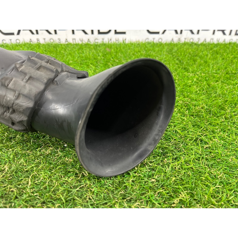 Патрубок воздушного фильтра (впускная система) Volkswagen Touareg II NF 2013 3.0 7P6129609A