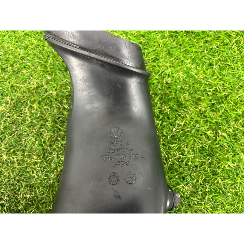 Патрубок воздушного фильтра (впускная система) Volkswagen Touareg II NF 2013 3.0 7P6129609A