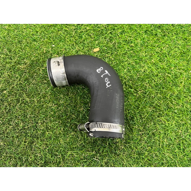 Патрубок інтеркулера (двигун та елементи) Volkswagen Touareg II NF 2013 3.0 7P0145708A