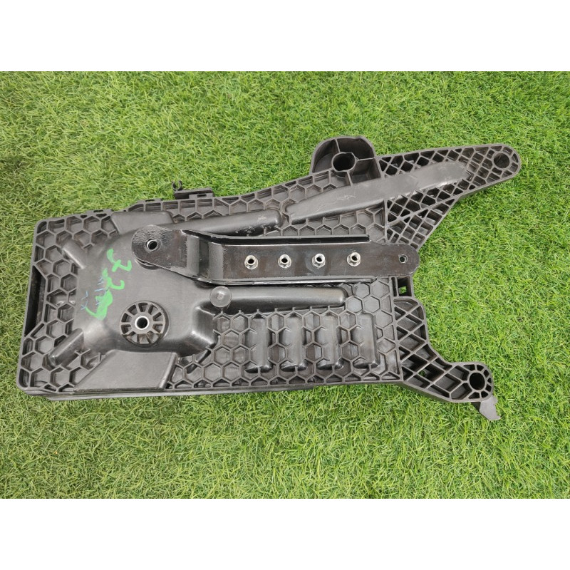 Площадка аккумулятора (кузов и элементы) Volkswagen Atlas 1 2019 3QF915331