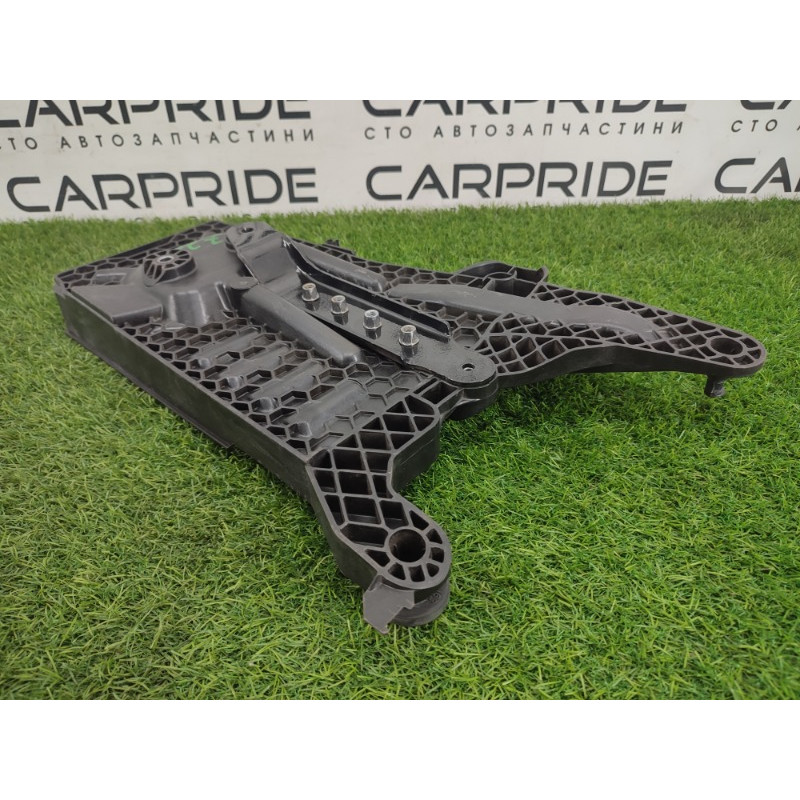 Площадка аккумулятора (кузов и элементы) Volkswagen Atlas 1 2019 3QF915331