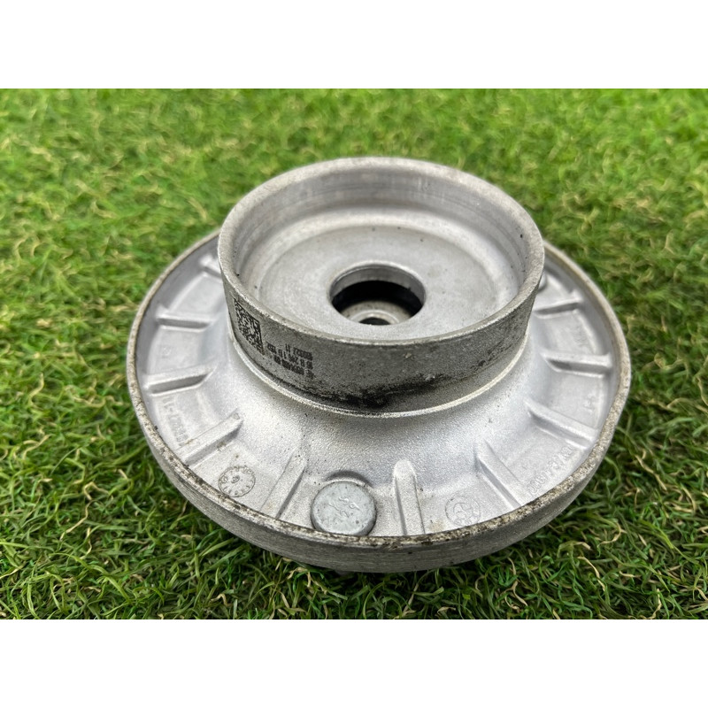 Опора стійки (підвіска) BMW 5-series G30 2017 2.0 B46B20 33506884486