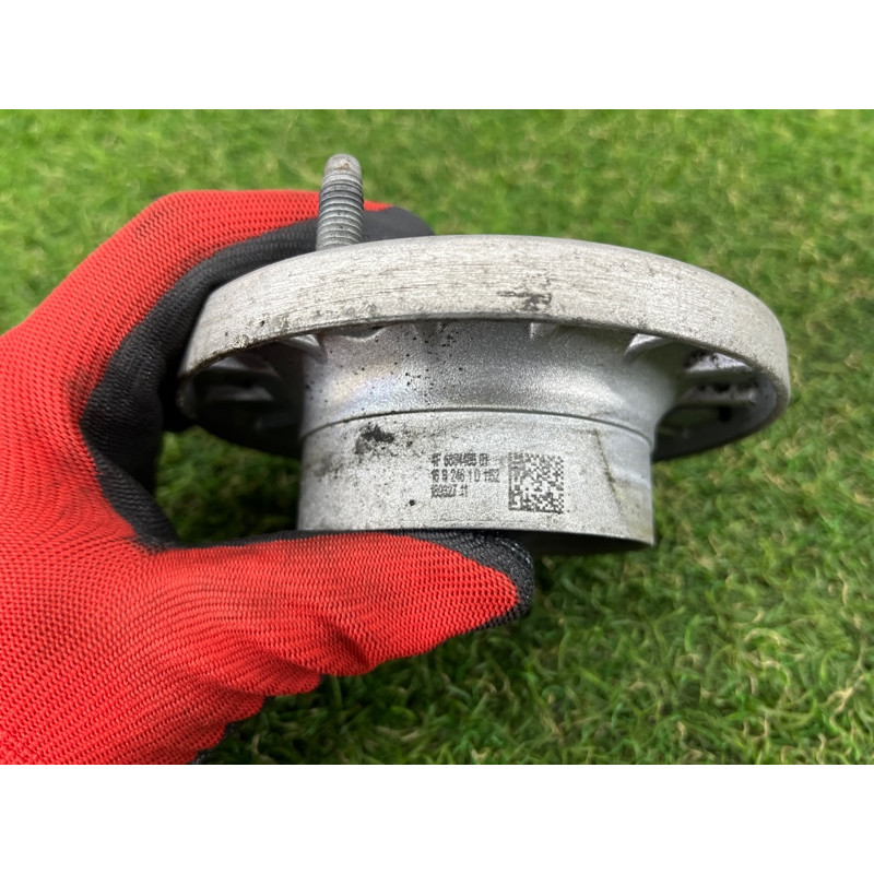 Опора стійки (підвіска) BMW 5-series G30 2017 2.0 B46B20 33506884486