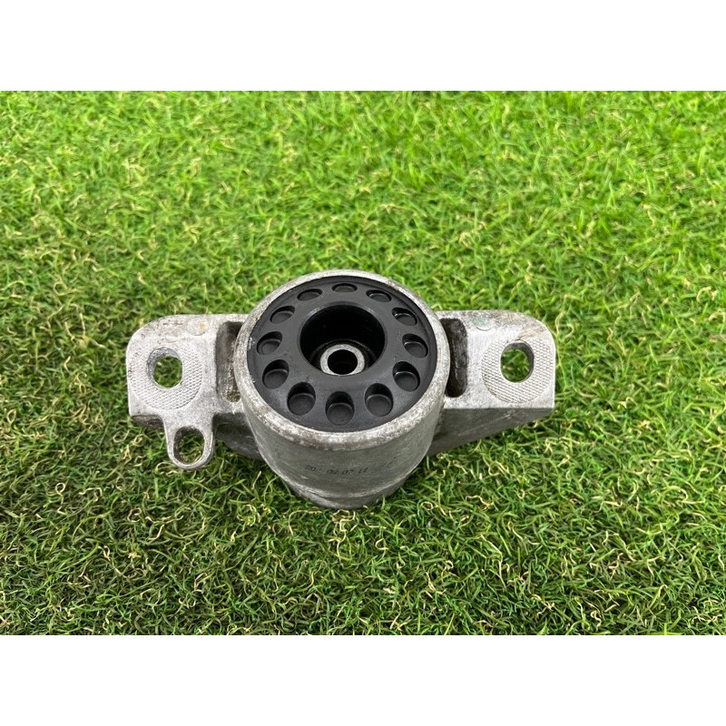 Опора стойки (подвеска) AUDI Q5 8R 2012 3.2 CALB 8K0513353E