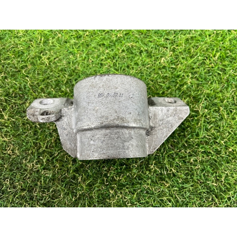 Опора стойки (подвеска) AUDI Q5 8R 2012 3.2 CALB 8K0513353E