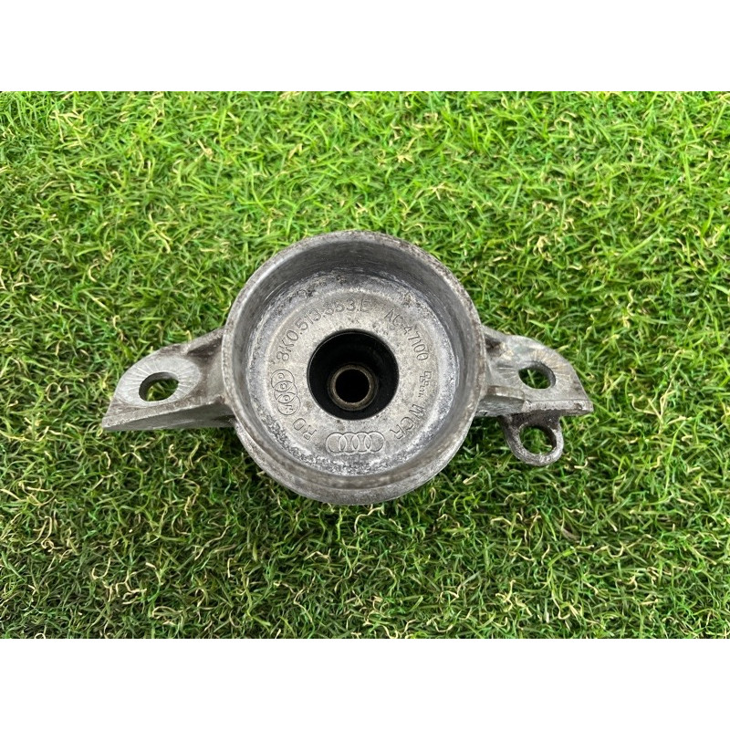 Опора стойки (подвеска) AUDI Q5 8R 2012 3.2 CALB 8K0513353E