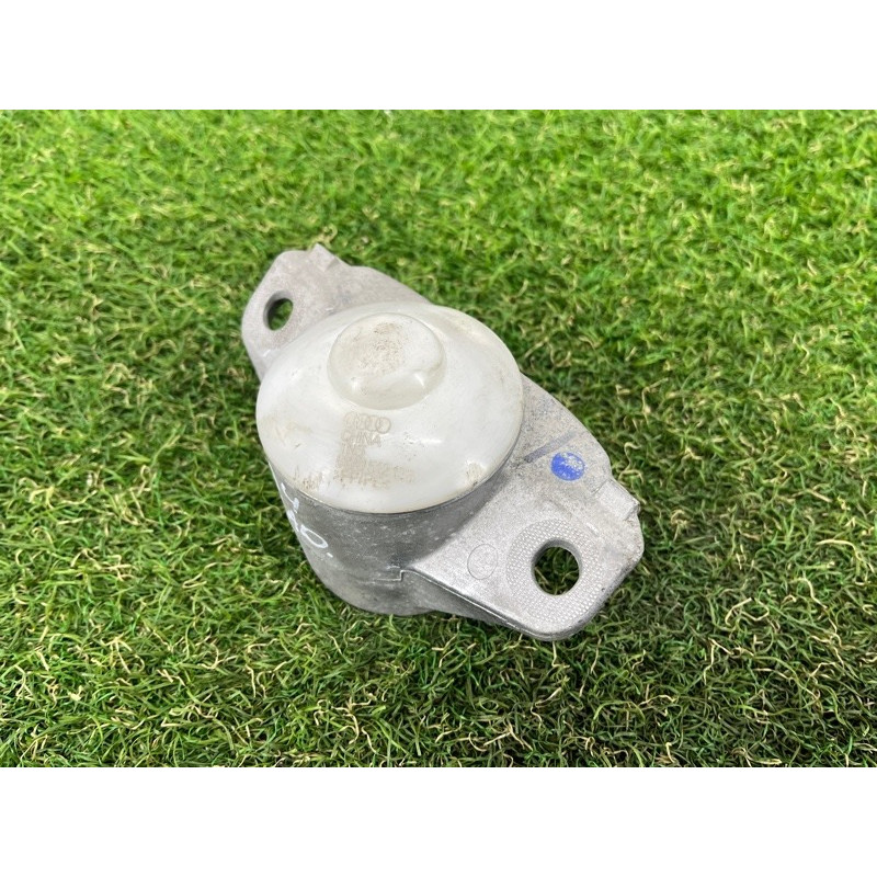 Опора стойки (подвеска) AUDI A4 B9 2017 2.0 8W0513353