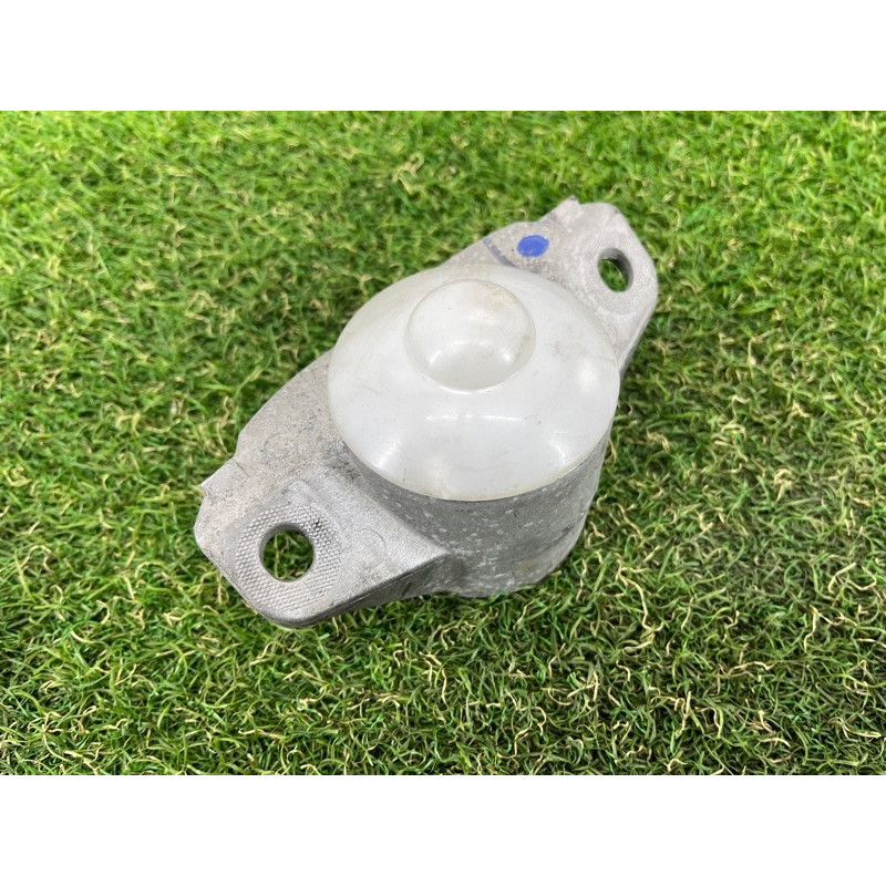 Опора стойки (подвеска) AUDI A4 B9 2017 2.0 8W0513353