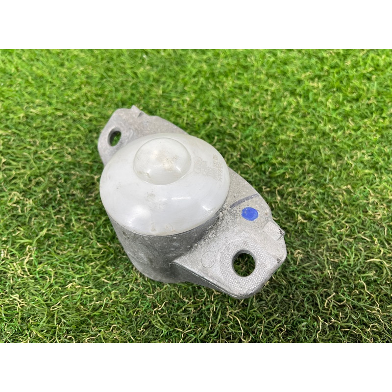 Опора стойки (подвеска) AUDI A4 B9 2017 2.0 8W0513353