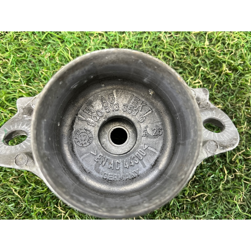 Опора стойки (подвеска) AUDI A3 8V 2018 2.0 CZRA 5Q0513353G