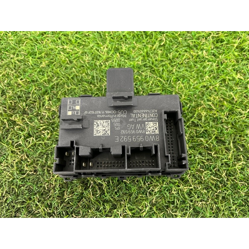 Блок управления дверьми (электрика / блок управления) AUDI A4 B9 2017 2.0 8W0959592E