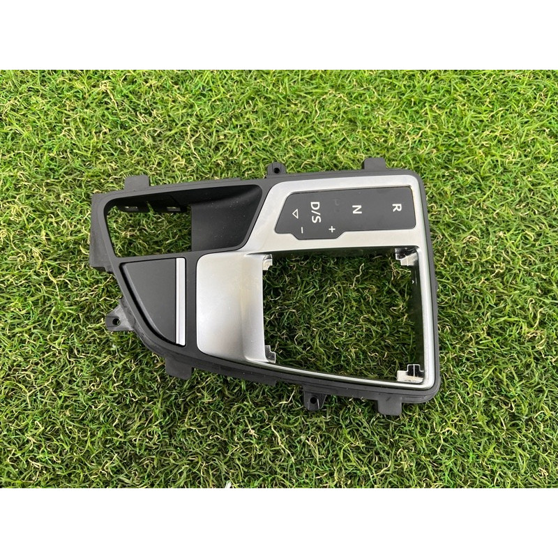 Рамка АКПП (салон) AUDI A4 B9 2017 2.0 8W1713111CMNC