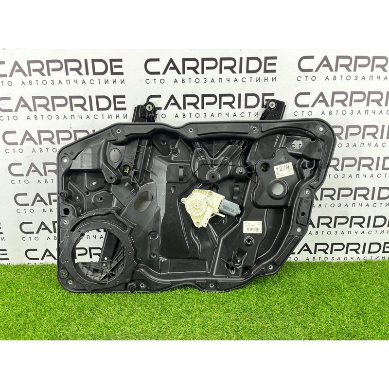 Механизм стеклоподъемника с мотором (кузов и элементы) Volkswagen Touareg FL 2015 3.6 7P6837462B