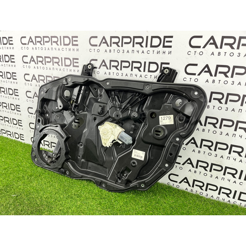 Механизм стеклоподъемника с мотором (кузов и элементы) Volkswagen Touareg FL 2015 3.6 7P6837462B
