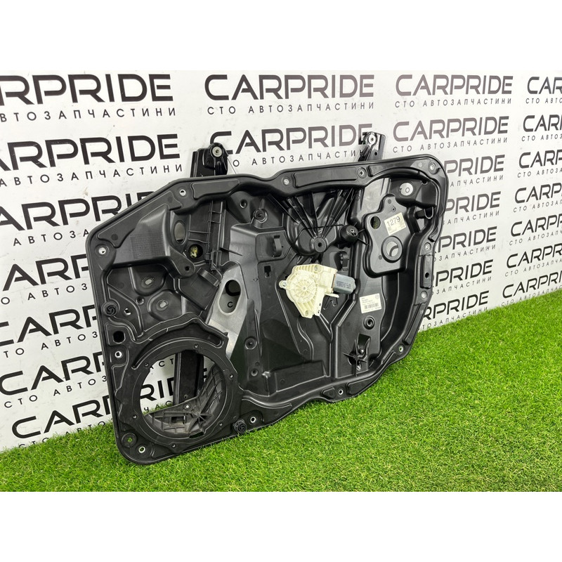 Механизм стеклоподъемника с мотором (кузов и элементы) Volkswagen Touareg FL 2015 3.6 7P6837462B