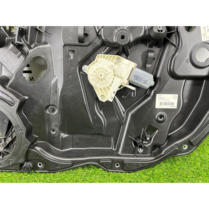 Механизм стеклоподъемника с мотором (кузов и элементы) Volkswagen Touareg FL 2015 3.6 7P6837462B