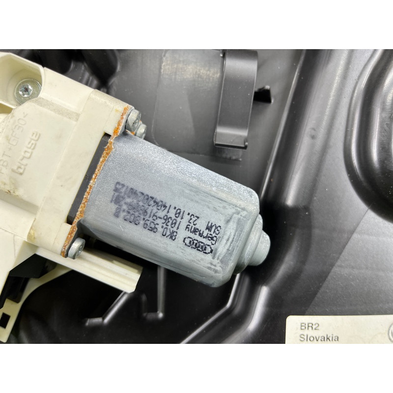 Механизм стеклоподъемника с мотором (кузов и элементы) Volkswagen Touareg FL 2015 3.6 7P6837462B