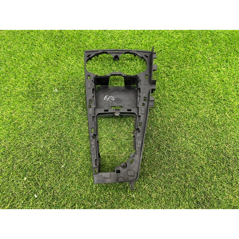 Крепление центральной консоли (салон) AUDI A4 B9 2017 2.0 8W1864261C