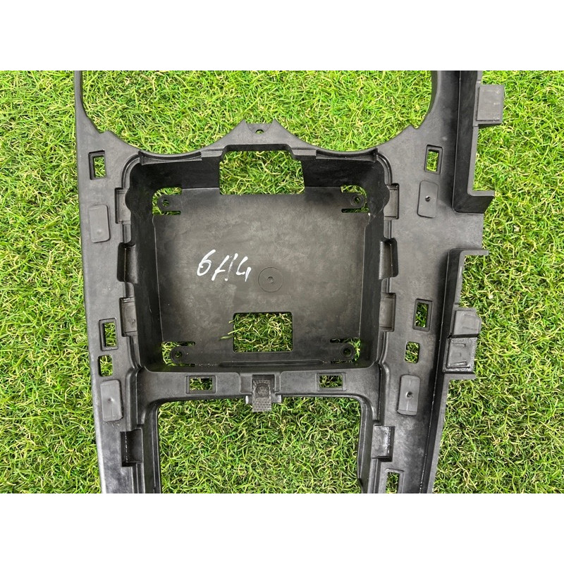 Крепление центральной консоли (салон) AUDI A4 B9 2017 2.0 8W1864261C