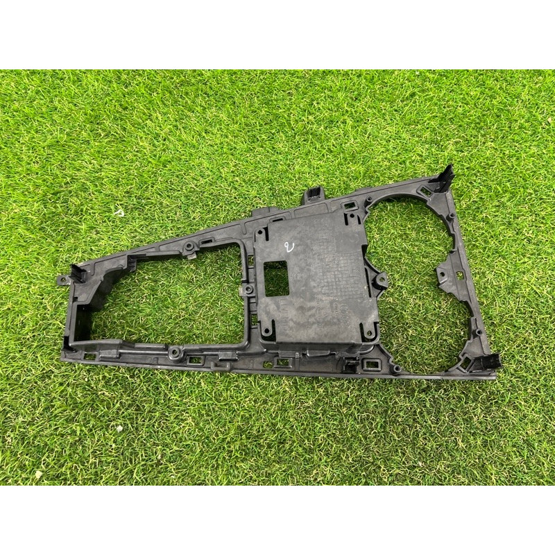 Крепление центральной консоли (салон) AUDI A4 B9 2017 2.0 8W1864261C
