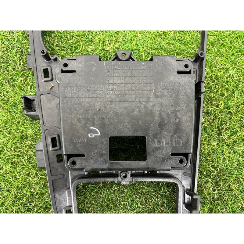 Крепление центральной консоли (салон) AUDI A4 B9 2017 2.0 8W1864261C