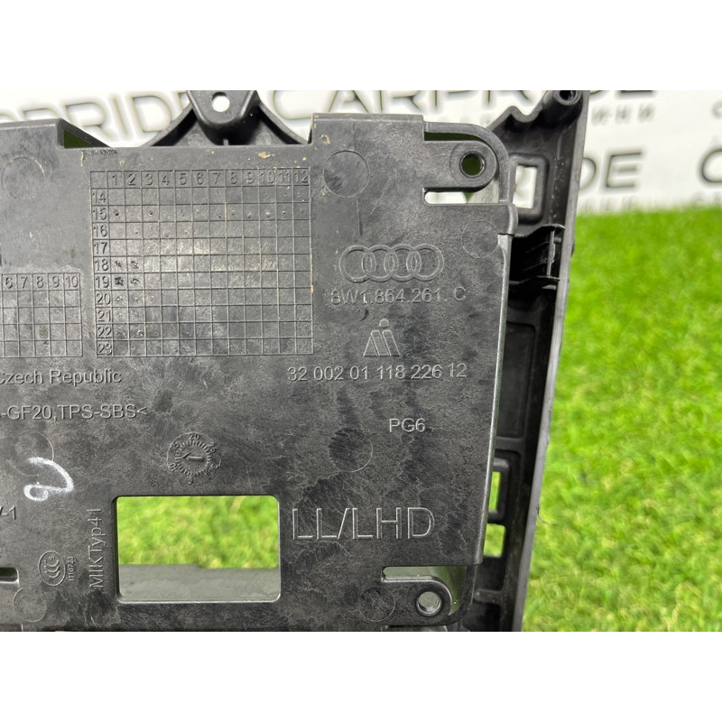 Крепление центральной консоли (салон) AUDI A4 B9 2017 2.0 8W1864261C