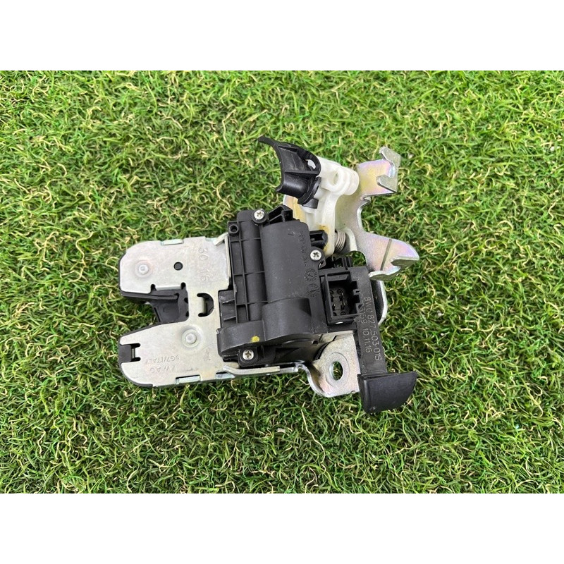 Замок багажника (кузов и элементы) AUDI A4 B9 2017 2.0 8W0827503