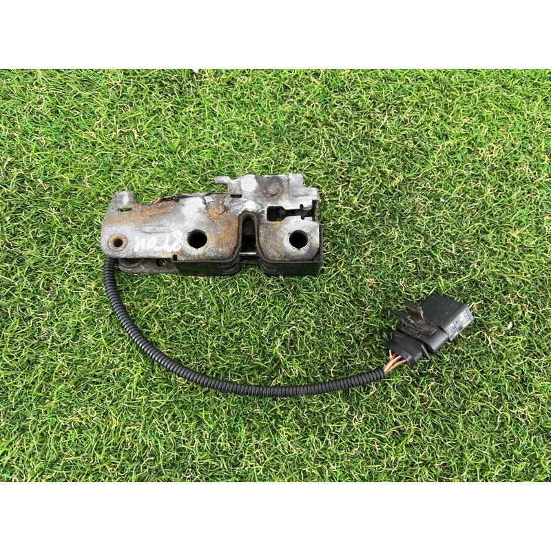 Замок капота (кузов і елементи) Volkswagen Touareg II NF 2013 3.0 7P6823509