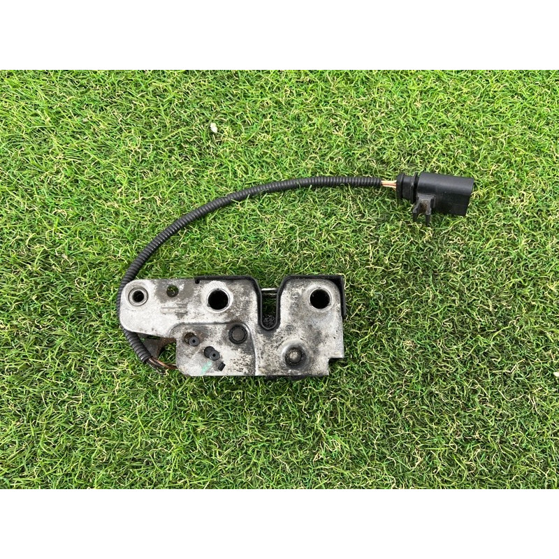 Замок капота (кузов і елементи) Volkswagen Touareg II NF 2013 3.0 7P6823509
