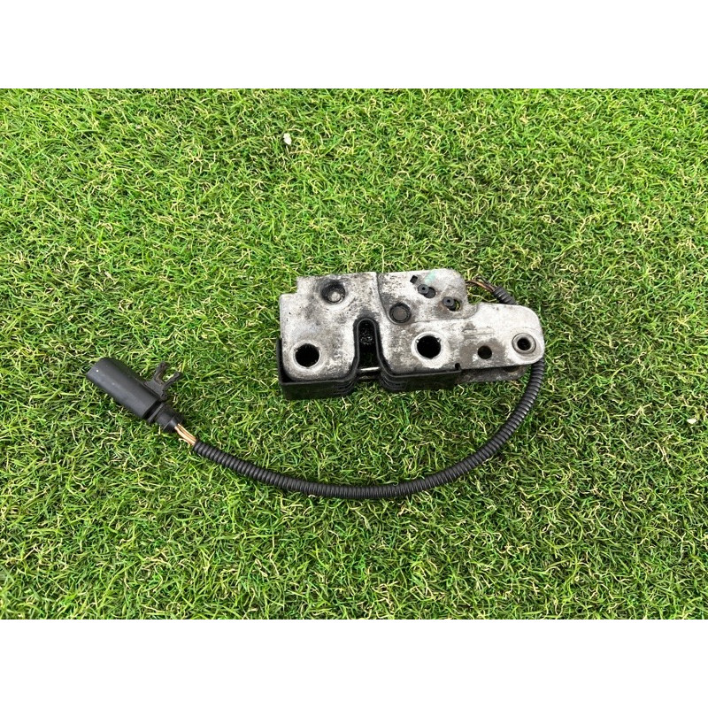 Замок капота (кузов і елементи) Volkswagen Touareg II NF 2013 3.0 7P6823509