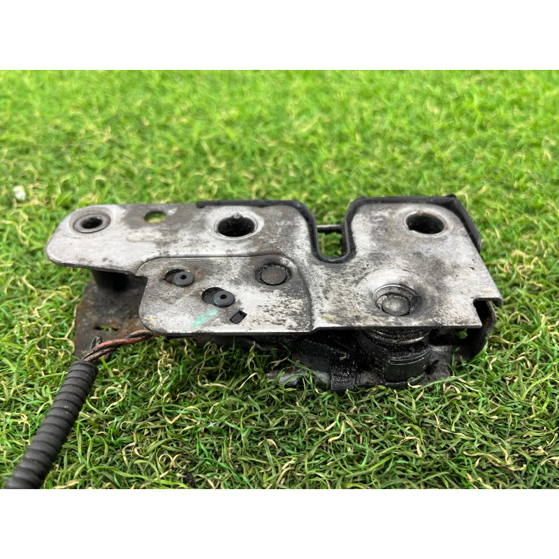 Замок капота (кузов і елементи) Volkswagen Touareg II NF 2013 3.0 7P6823509