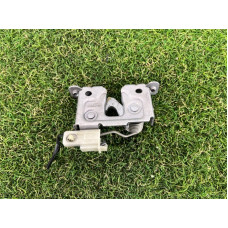 Замок капота