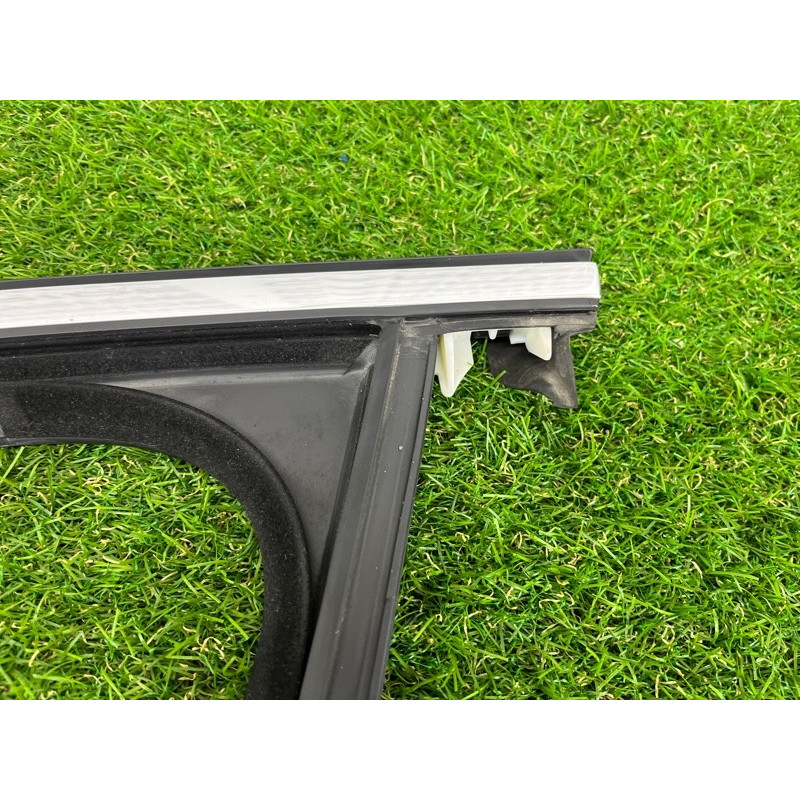 Уплотнитель стекла двери (кузов и элементы) PORSCHE CAYENNE 958 2013 3.6 958531431025AP