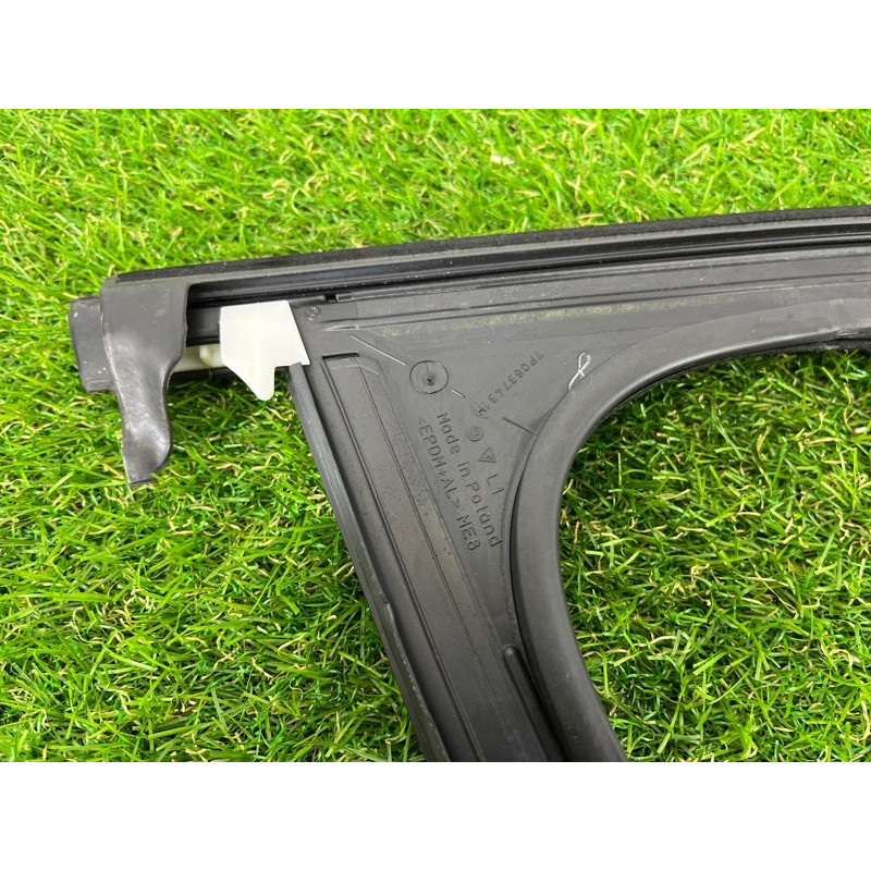 Уплотнитель стекла двери (кузов и элементы) PORSCHE CAYENNE 958 2013 3.6 958531431025AP