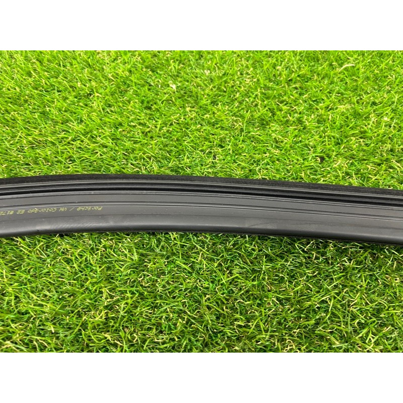 Уплотнитель стекла двери (кузов и элементы) PORSCHE CAYENNE 958 2013 3.6 958531431025AP