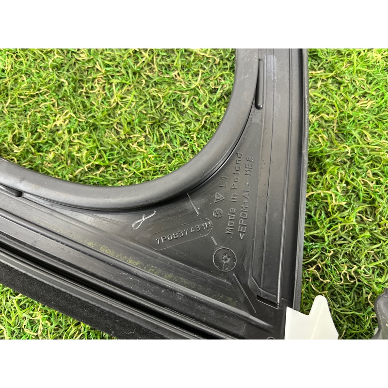 Уплотнитель стекла двери (кузов и элементы) PORSCHE CAYENNE 958 2013 3.6 958531431025AP