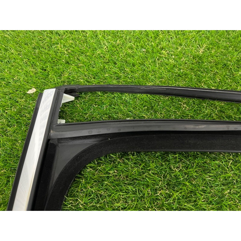 Уплотнитель стекла двери (кузов и элементы) PORSCHE CAYENNE 958 2013 3.6 95853343203