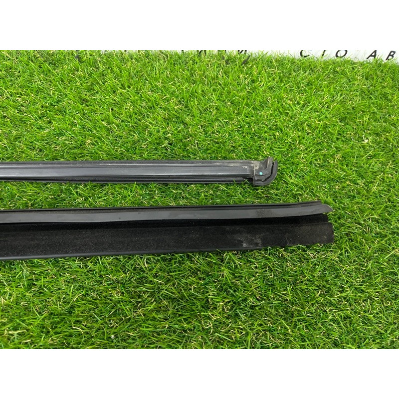 Уплотнитель стекла двери (кузов и элементы) PORSCHE CAYENNE 958 2013 3.6 95853343203