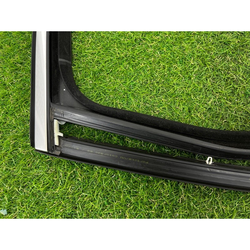 Уплотнитель стекла двери (кузов и элементы) PORSCHE CAYENNE 958 2013 3.6 95853343203