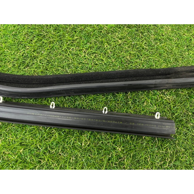 Уплотнитель стекла двери (кузов и элементы) PORSCHE CAYENNE 958 2013 3.6 95853343203