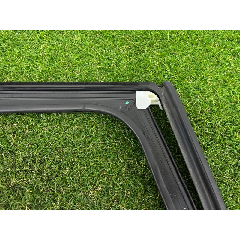 Уплотнитель стекла двери (кузов и элементы) PORSCHE CAYENNE 958 2013 3.6 95853343203