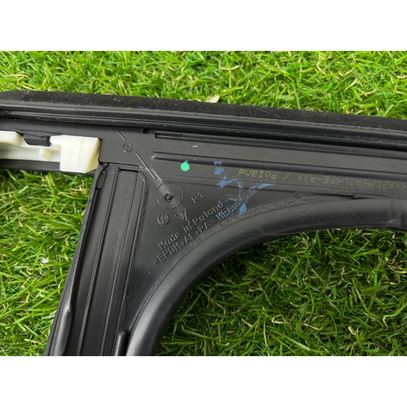 Уплотнитель стекла двери (кузов и элементы) PORSCHE CAYENNE 958 2013 3.6 95853343203