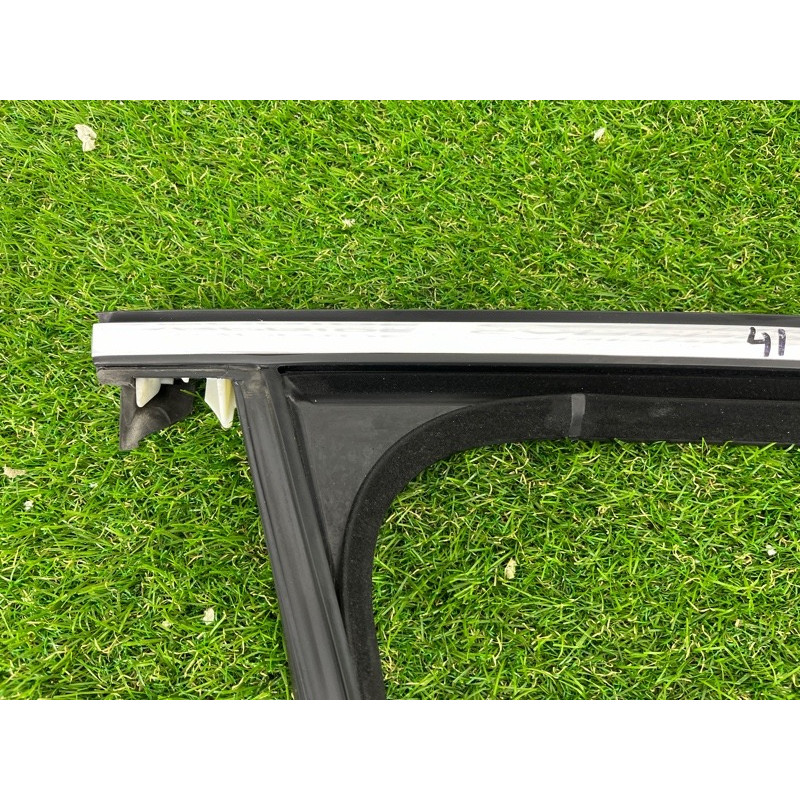 Уплотнитель стекла двери (кузов и элементы) PORSCHE CAYENNE 958 2013 3.6 958531432025AP