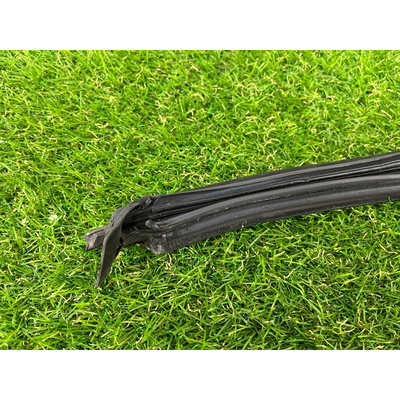 Уплотнитель стекла двери (кузов и элементы) PORSCHE CAYENNE 958 2013 3.6 958531432025AP